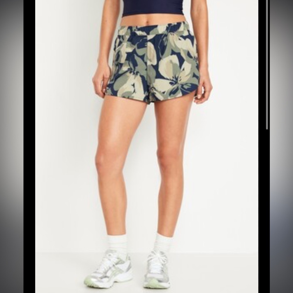 NWT Old Navy 2 piece activewear set sports bra and shorts size small - Picture 9 of 9